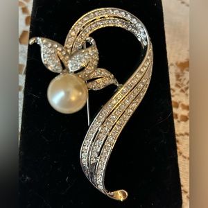 Crystal & Pearl Brooch